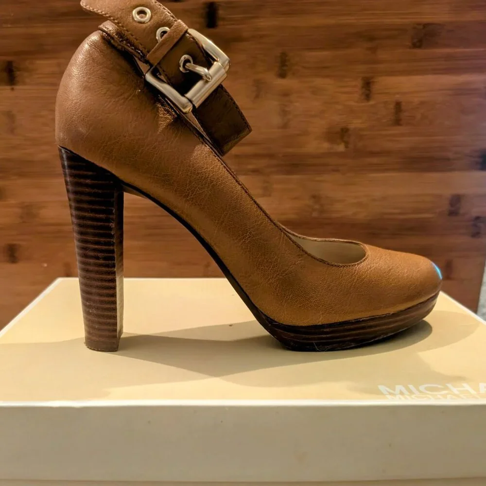 Michael  Kors women's size 9.5 Austin Ankle heel in Luggage brown - Picture 3 of 6